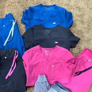 Small FIGS scrubs. Catrina tops + petite Zamora jogger style.